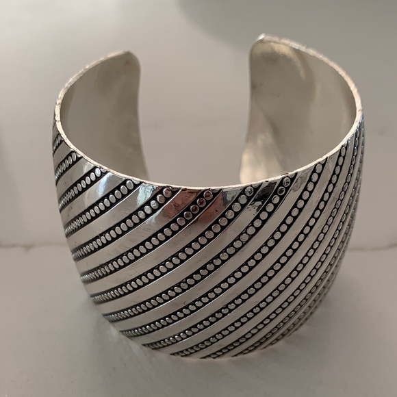 Chico’s Silver-tone Cuff Bracelet-NWT - Picture 2 of 6